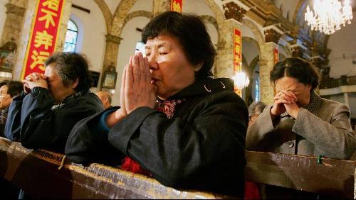 A China faz campanha publicitária contra Igrejas, incentiva denúncias contra as atividades religiosas e paga por delações.