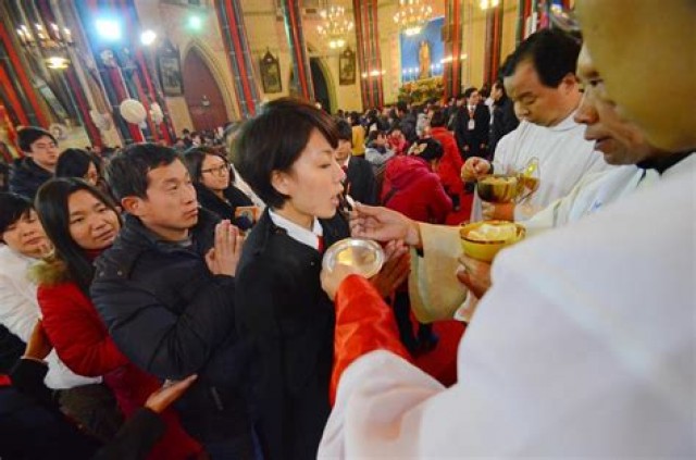 A China faz campanha publicitária contra Igrejas, incentiva denúncias contra as atividades religiosas e paga por delações.