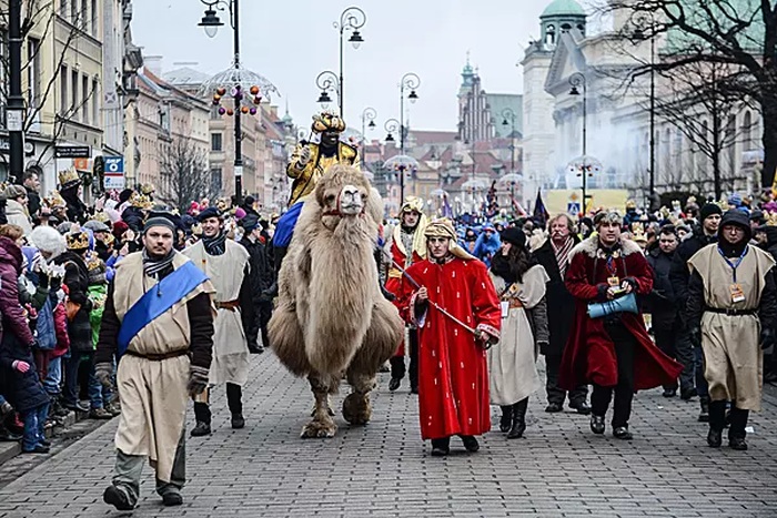 O evento religioso é considerado o maior presépio de rua do mundo. Na Festa de Reis do ano passado 1,3 milhão de poloneses participaram dessas procissões. 
