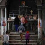 O que o Estado Islâmico fez foi terrível e inconcebível para nós. Mas agora a igreja foi reconstruída e estamos felizes. Em Qaraqosh vê se a cruz na torre destruída e se lembra que o Estado Islâmico não venceu.