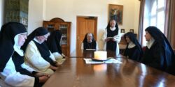 As duas religiosas beneditinas de Säben são recebidas pelas Irmãs cistercienses de Mariengarten